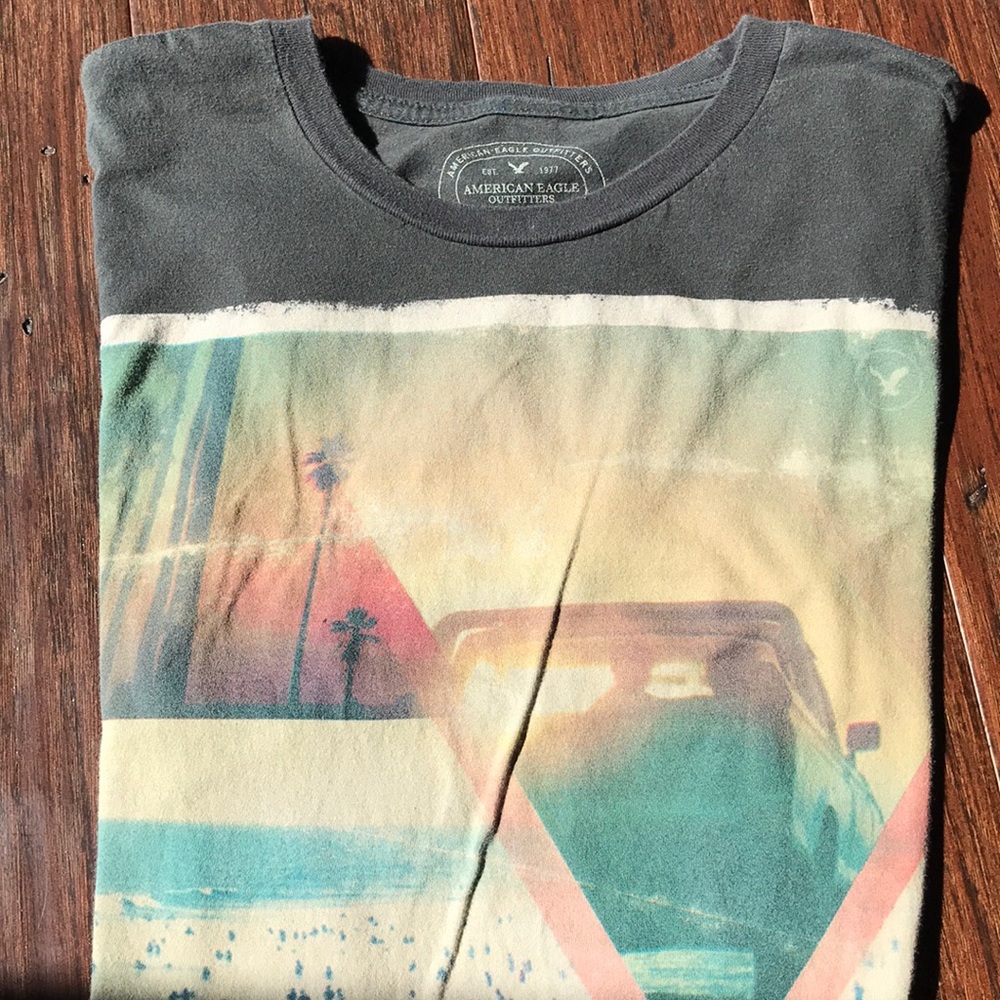 AEO gray graphic beach drive t